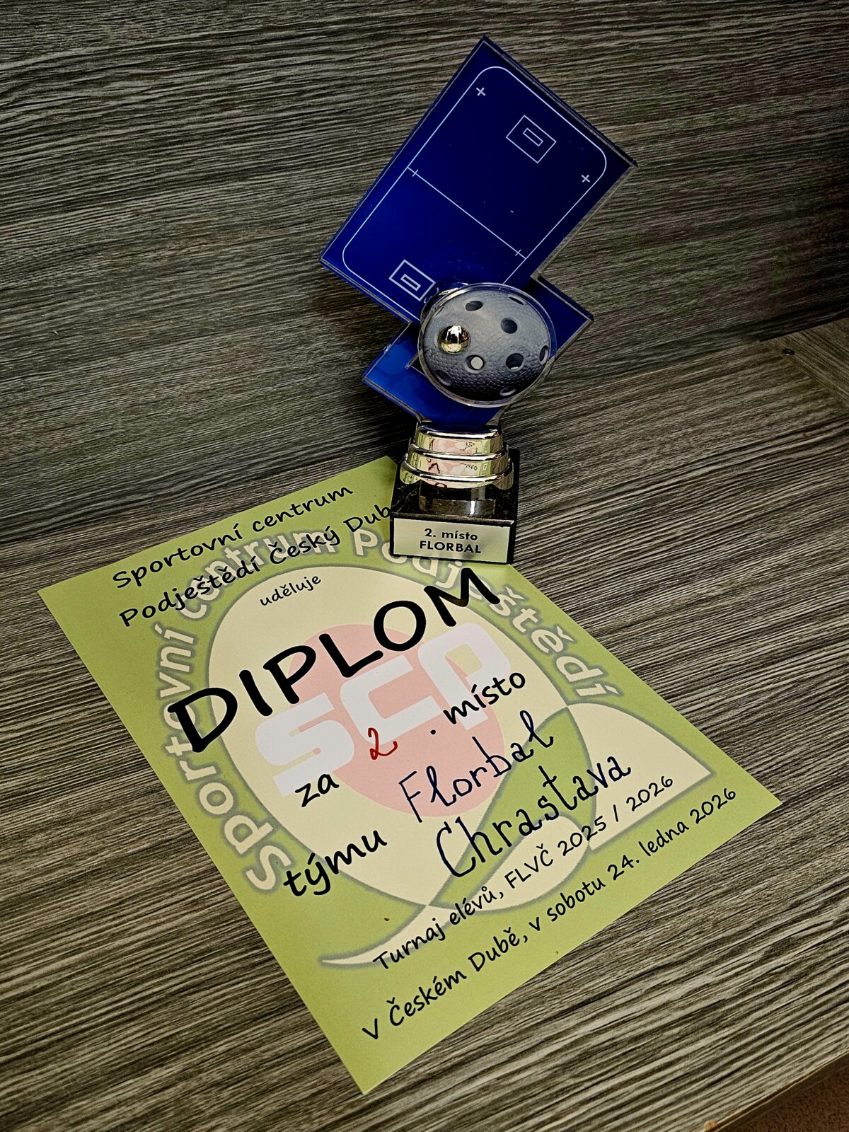 Stříbro z florbalové ligy volného času v Českém Dubu